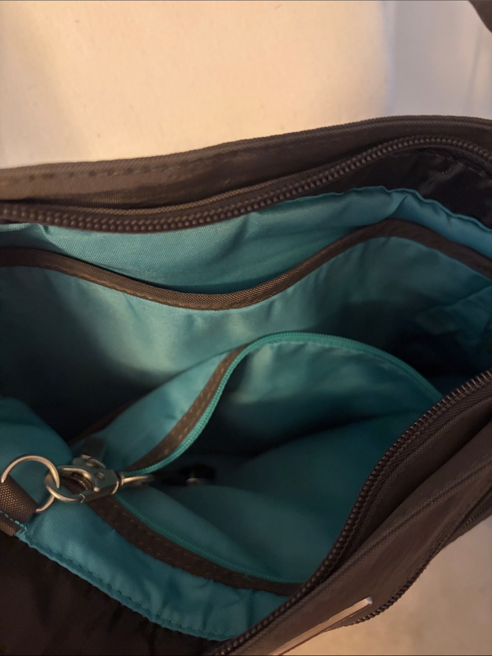 Travelon Quilted Crossbody Shoulder Bag - Gray Anti-Theft - Picture 7 of 15